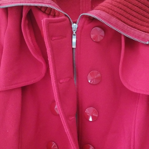 Red jacket - Picture 3 of 5